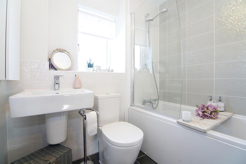 4 bedroom detached house for sale in Elmlands Close, AstonOnTrent