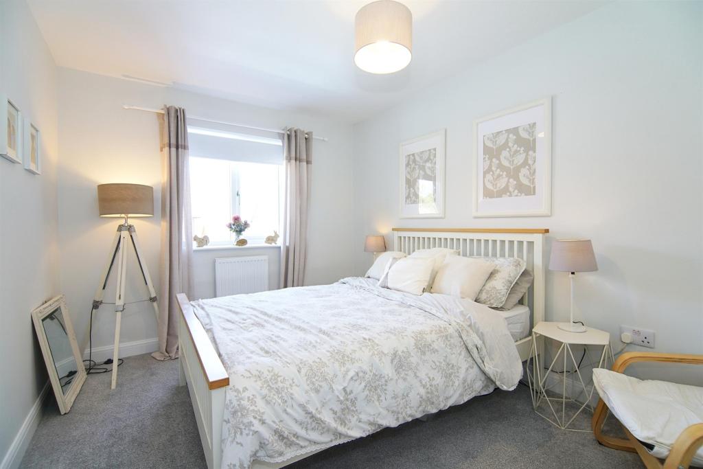 4 bedroom detached house for sale in Elmlands Close, AstonOnTrent