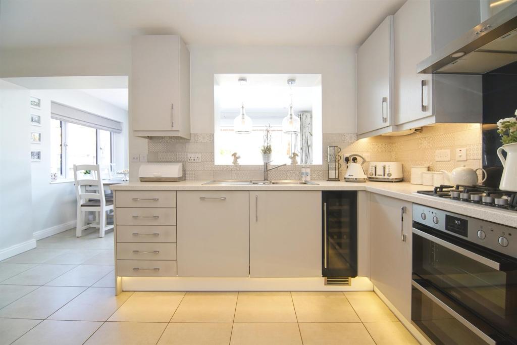 4 bedroom detached house for sale in Elmlands Close, AstonOnTrent