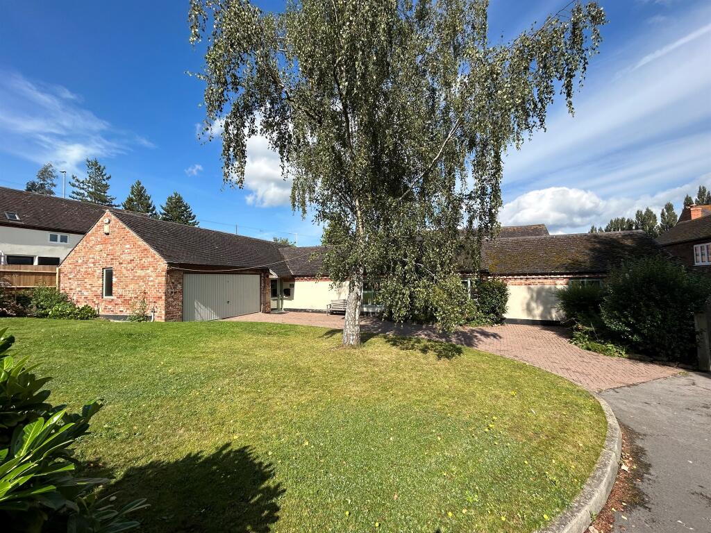 3 bedroom detached bungalow for sale in Doctors Lane, BreedonOnTheHill, Derby, DE73