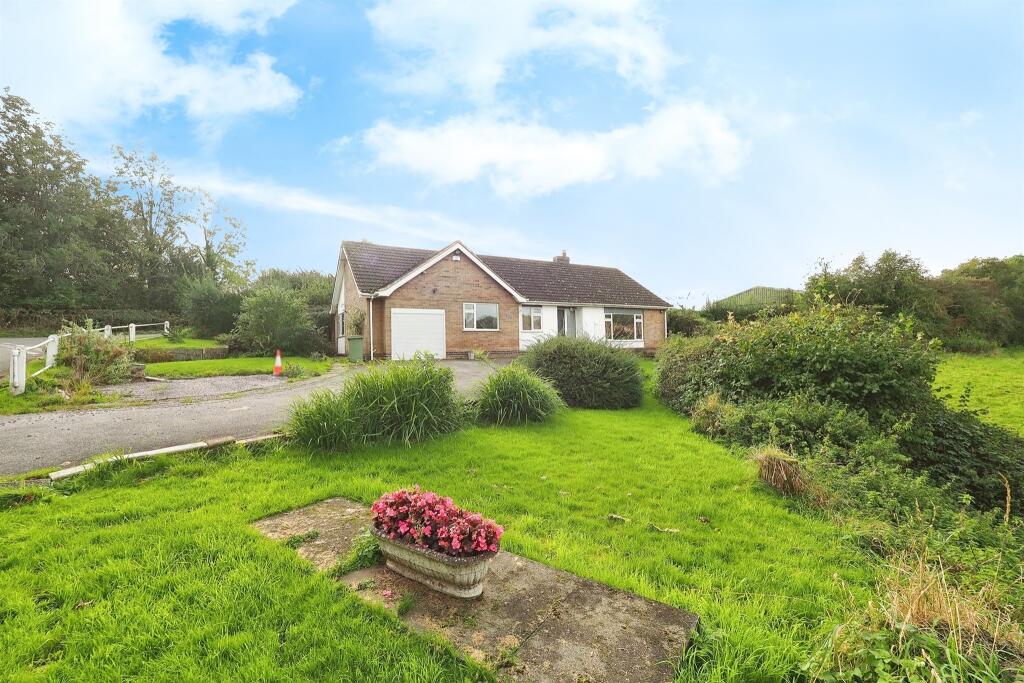 3 bedroom detached bungalow for sale in Main Street, Osgathorpe