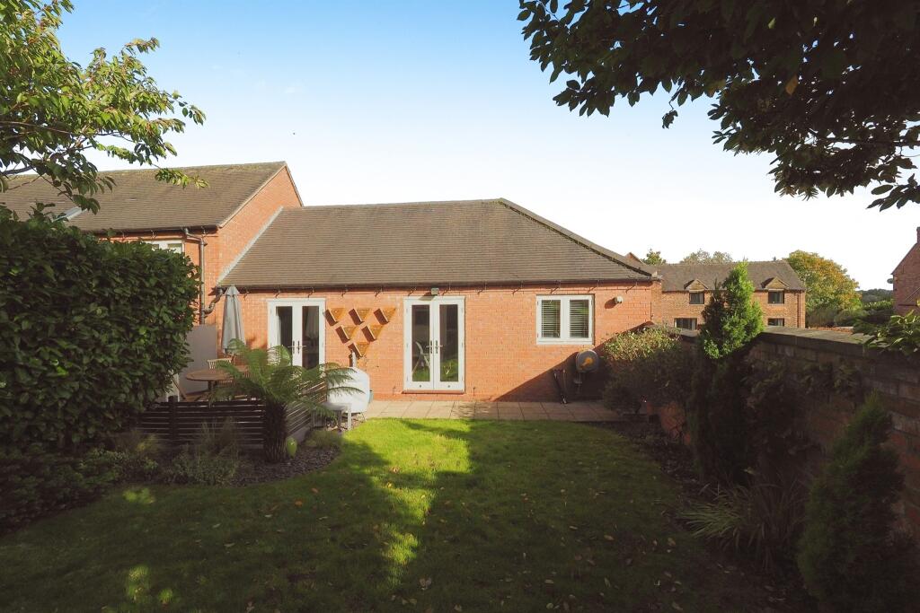 3 bedroom semidetached house for sale in Burton Road, Midway