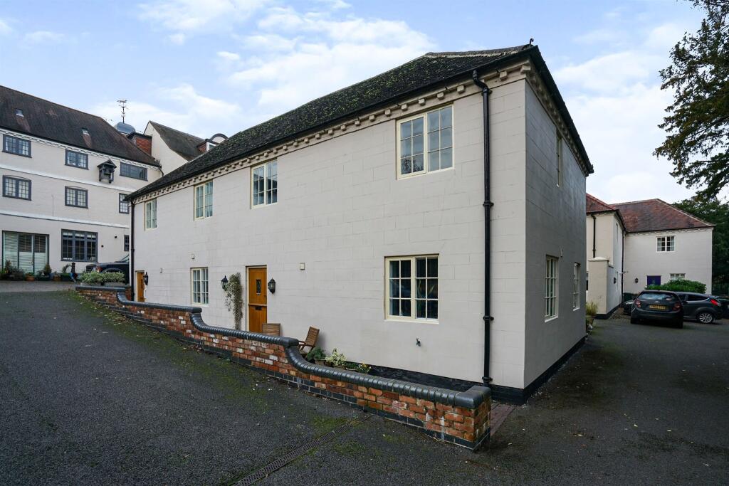 3 bedroom semidetached house for sale in Aston Hall Drive, AstonOn