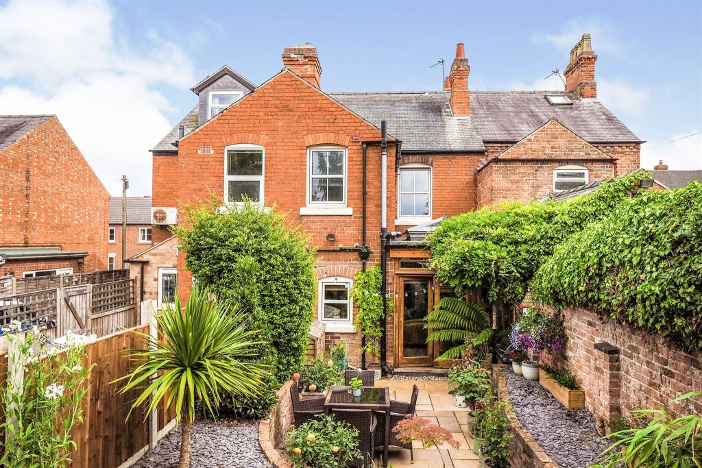 3 bedroom terraced house for sale in Victoria Street, Melbourne, DERBY