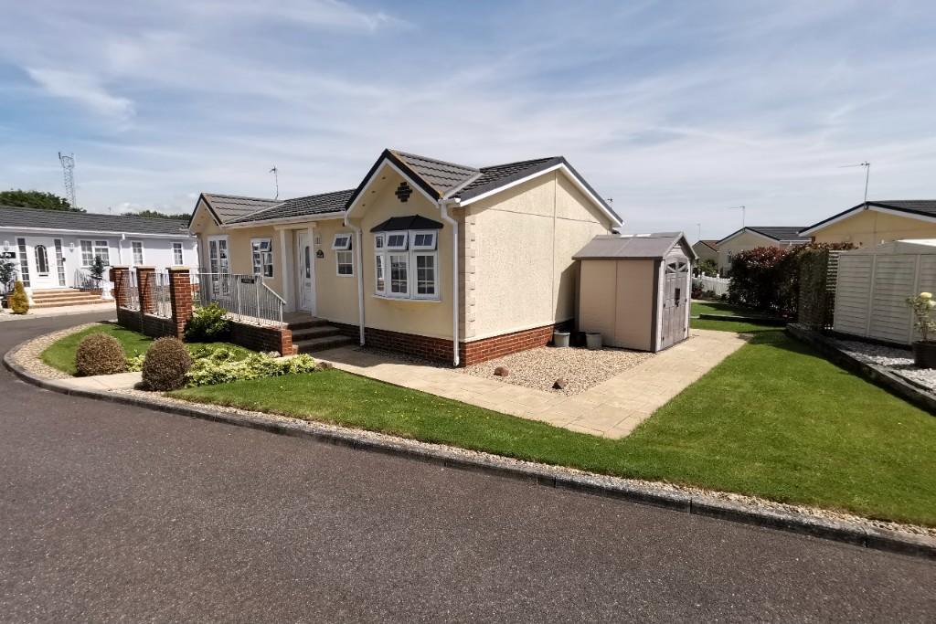 2 bedroom detached bungalow for sale in Oak Tree Lane, Eastbourne, East