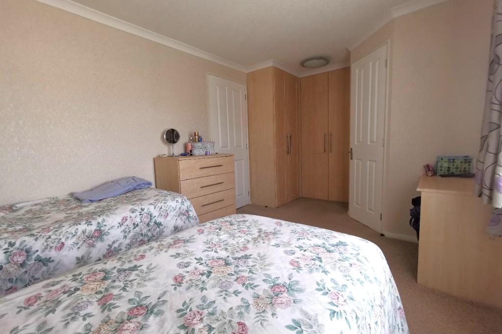 2 bedroom detached bungalow for sale in Oak Tree Lane, Eastbourne, East