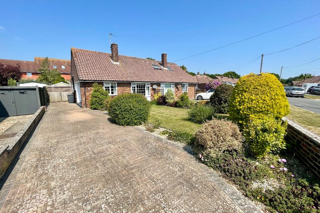 2 bedroom semidetached bungalow for sale in Westfield Close, Polegate