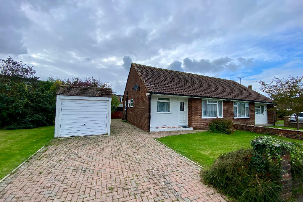 2 bedroom semidetached bungalow for sale in Westfield Close, Polegate