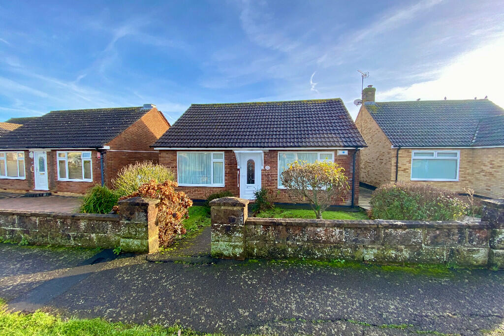 2 bedroom detached bungalow for sale in Paddock Gardens, Wannock, East