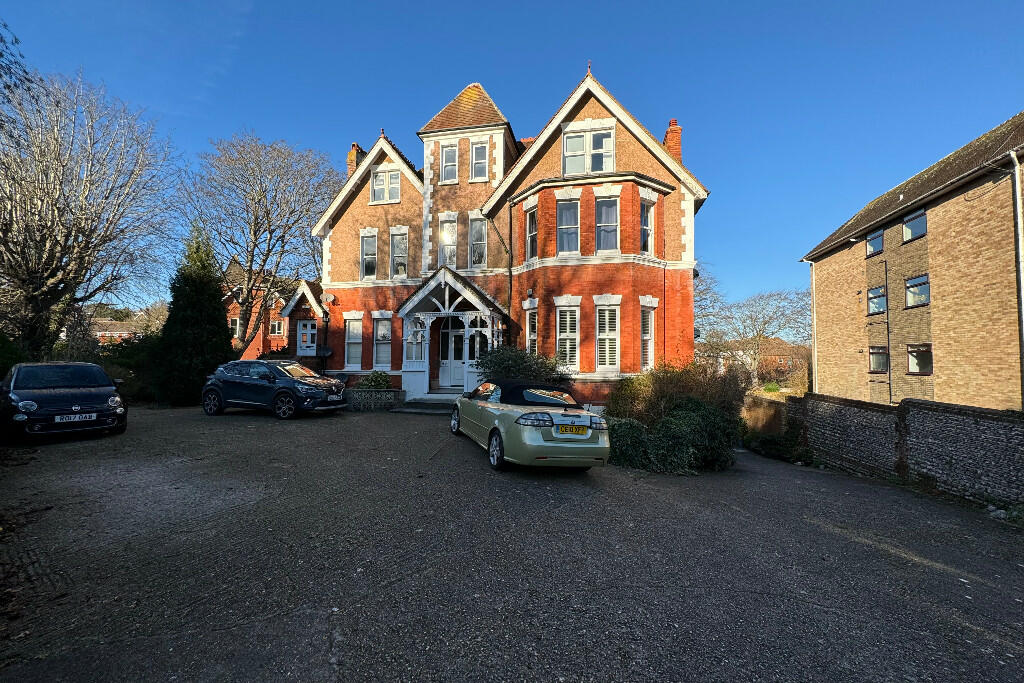 2 bedroom flat for sale in Silverdale Road, Eastbourne, East Sussex, BN20