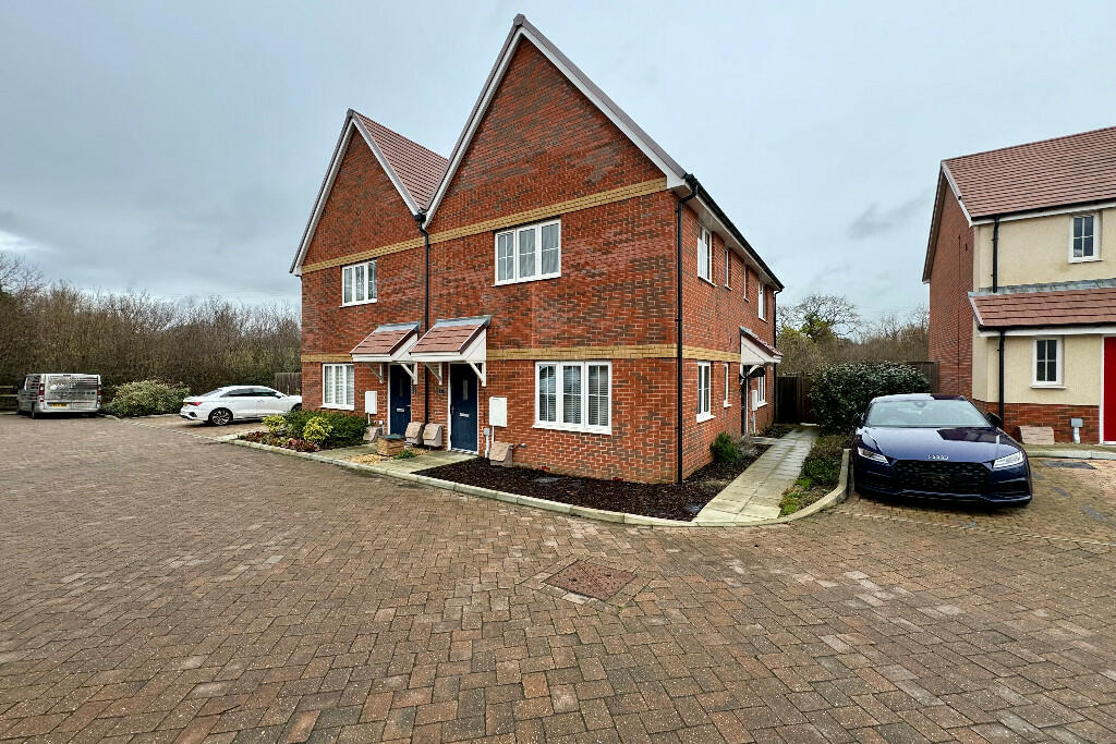 1 bedroom flat for sale in Mallow Drive, Stone Cross, BN24