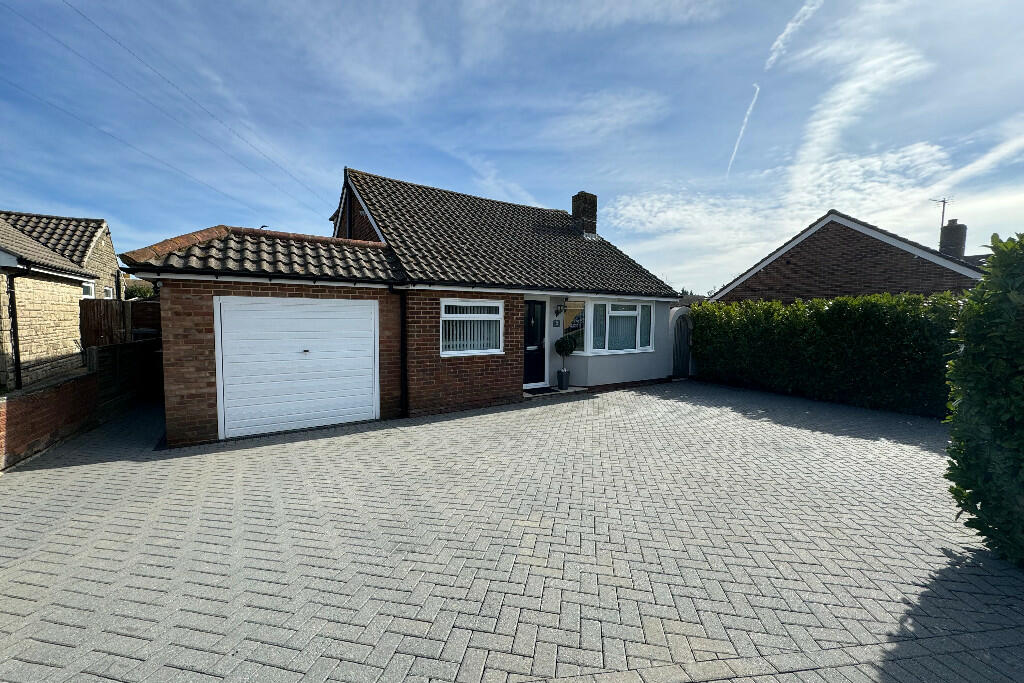 4 bedroom detached house for sale in Romney Road, Polegate, East Sussex