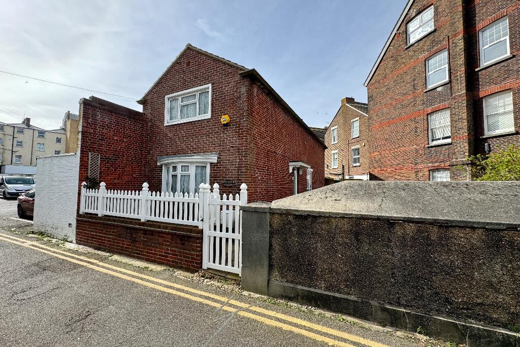 3 bedroom detached house for sale in Burlington Road, Eastbourne, East Sussex, BN21