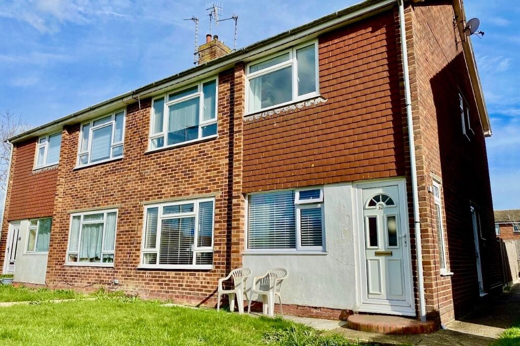 2 bedroom flat for sale in Lynholm Road, Polegate, East Sussex, BN26
