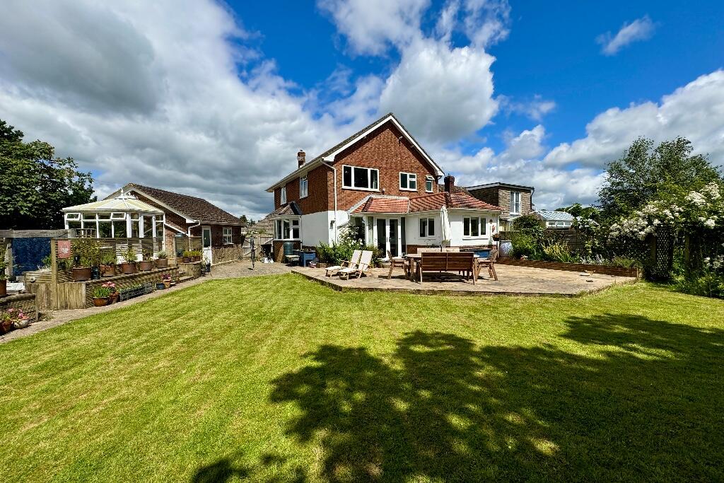 3 bedroom house for sale in Gainsborough Lane, Polegate, East Sussex, BN26