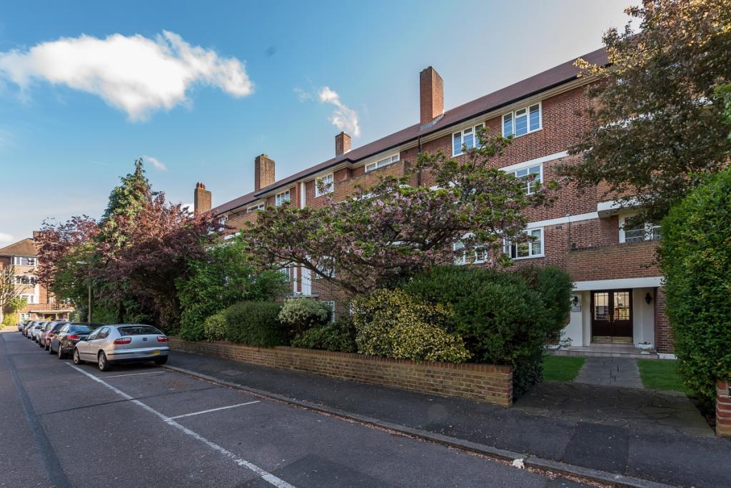 2 bedroom flat for rent in Sheen Court Richmond TW10