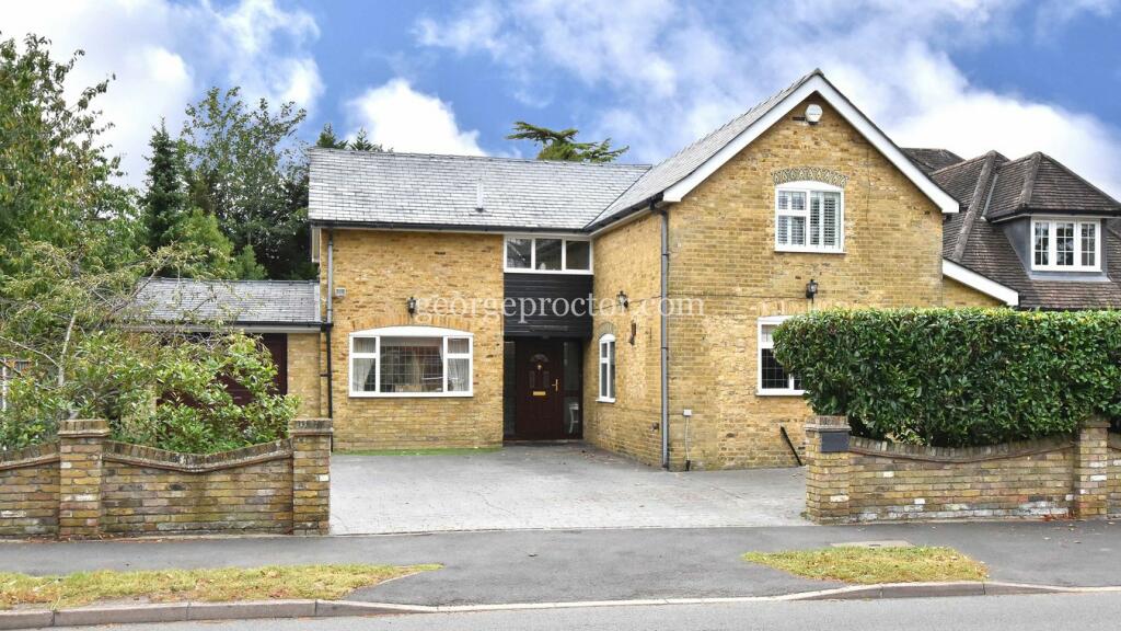 3 bedroom detached house for sale in Oldfield Road, Bickley, BR1
