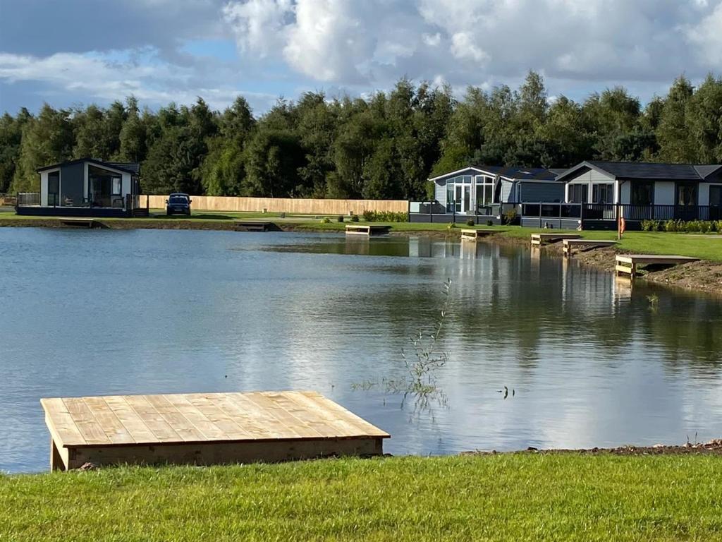 2 bedroom park home for sale in Lakeside (phase 2), Gateforth Park