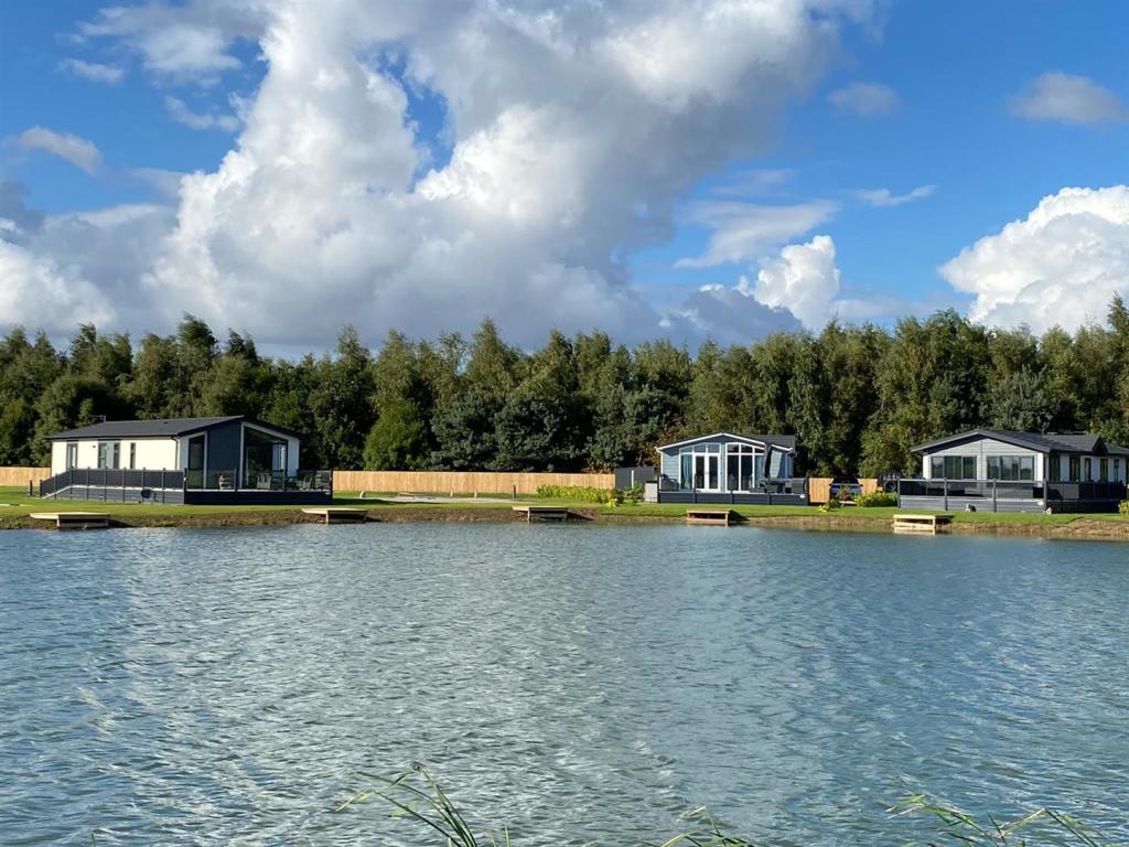 2 bedroom park home for sale in Lakeside (phase 2), Gateforth Park