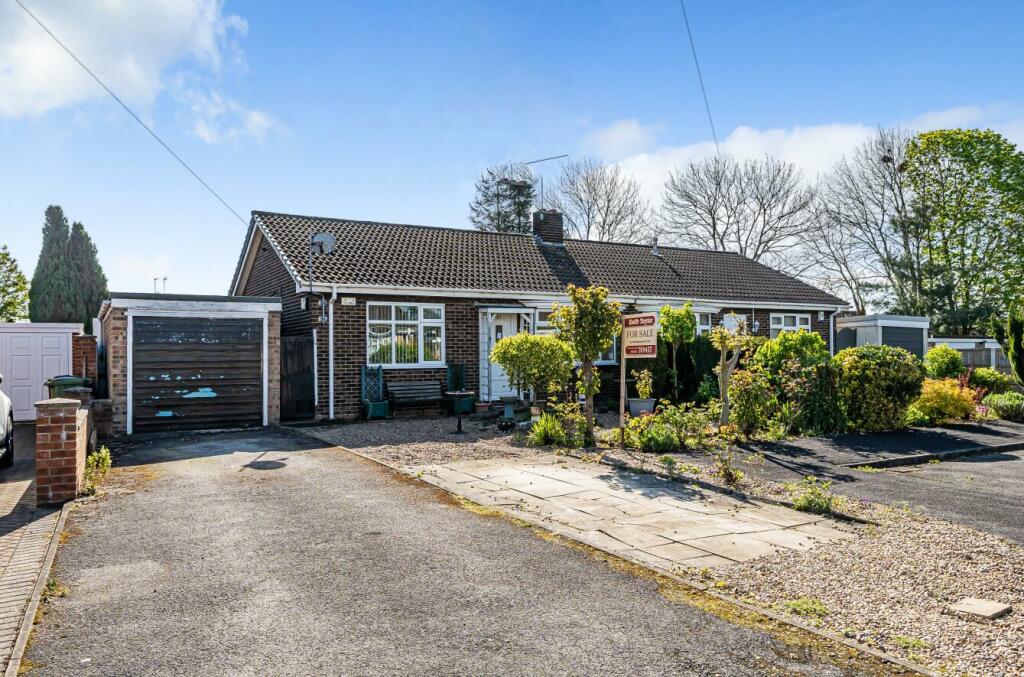 3 bedroom semidetached bungalow for sale in Croft Way, Camblesforth