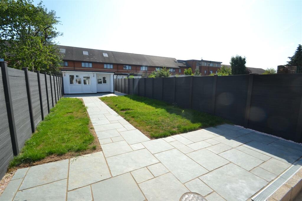 2 bedroom apartment for sale in East Road, Bedfont, TW14