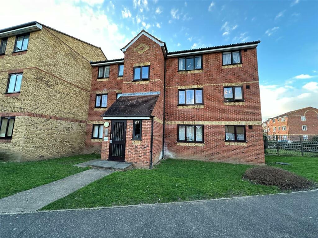 1 bedroom apartment for rent in Redford Close, Feltham, TW14