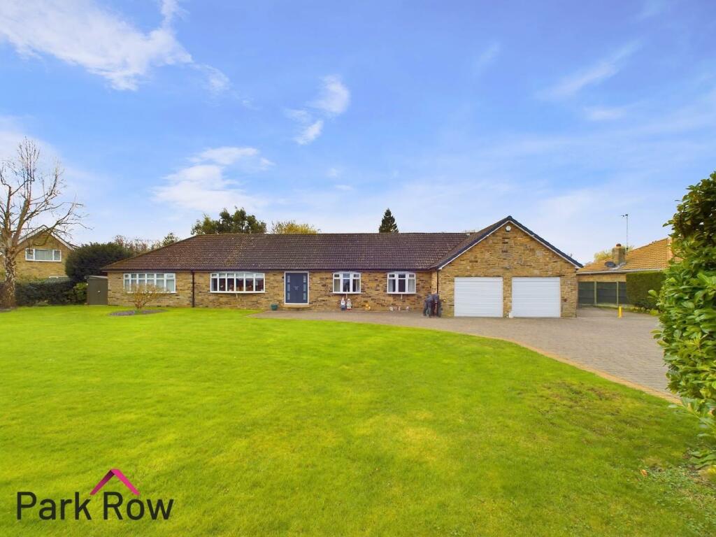 5 bedroom detached bungalow for sale in Poole Lane, Burton Salmon
