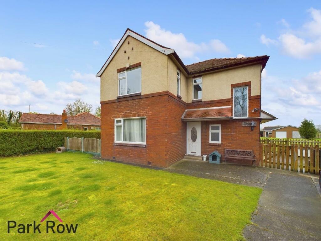 3 bedroom detached house for sale in Road, Sherburn In Elmet