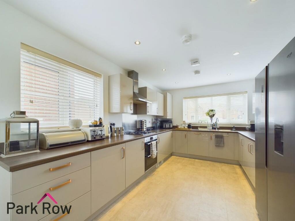 4 bedroom detached house for sale in Peacock Way, Sherburn in Elmet, LS25