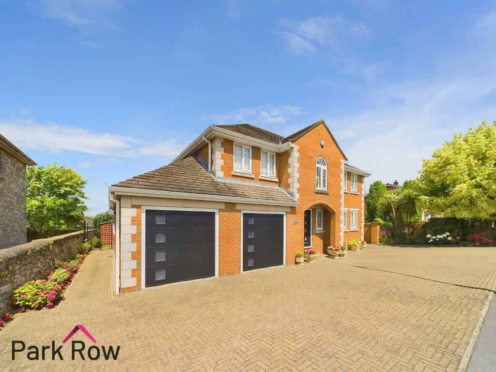 4 bedroom detached house for sale in Croftway, Sherburn In Elmet, Leeds