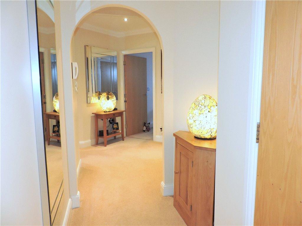 3 bedroom apartment for sale in Dominica Court, Sovereign Harbour South