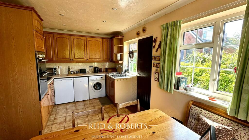 4 bedroom cottage for sale in Llanasa Road, Gronant, Prestatyn, LL19