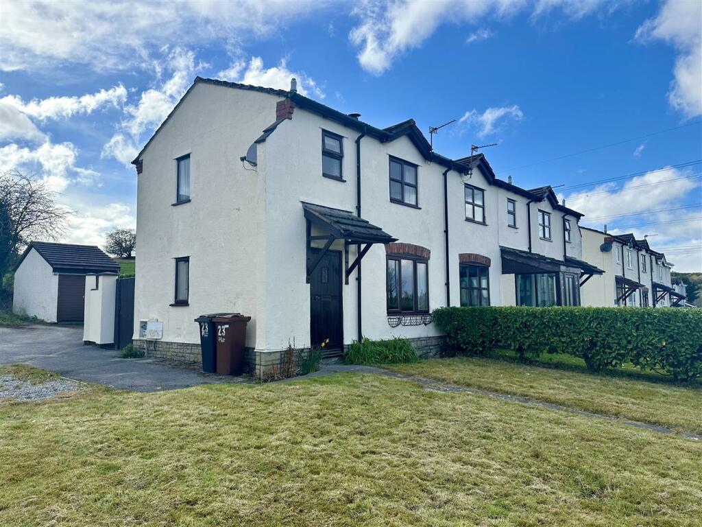 2 bedroom town house for sale in Cae Helyg, Pentre Halkyn, Holywell, CH8