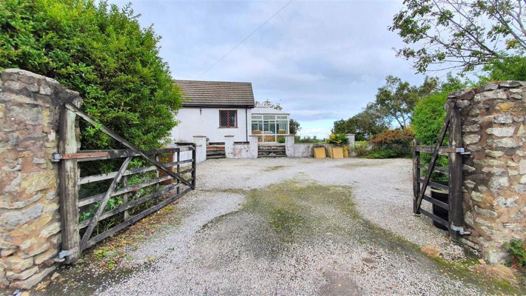 5 bedroom detached house for sale in Pentre Halkyn, Flintshire, CH8 , CH8