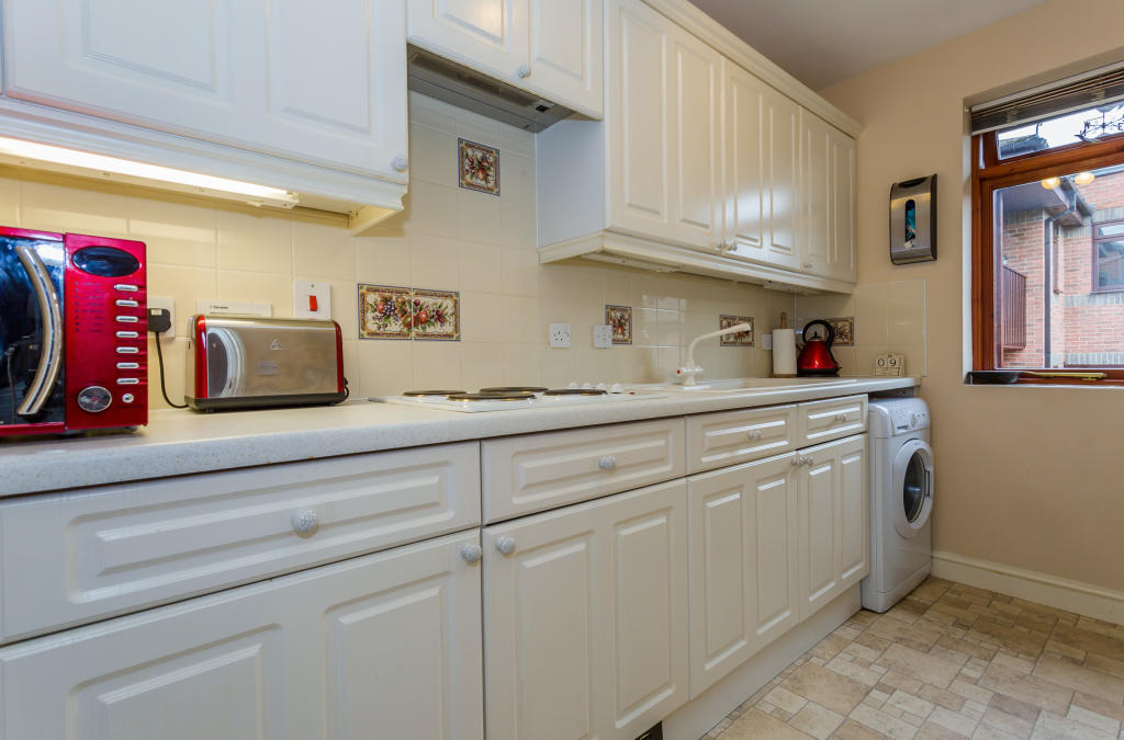 2 bedroom flat for sale in Paynes Court, Buckingham, MK18