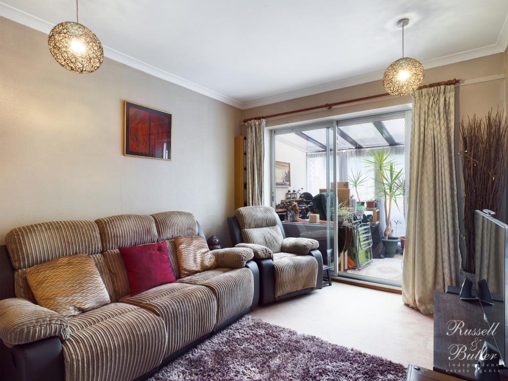 4 bedroom detached house for sale in Manor Park, Maids Moreton , MK18