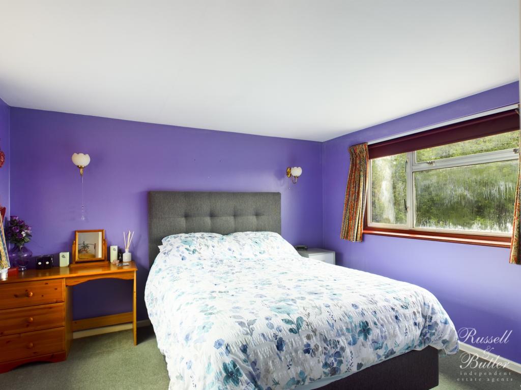 4 bedroom detached house for sale in Manor Park, Maids Moreton , MK18