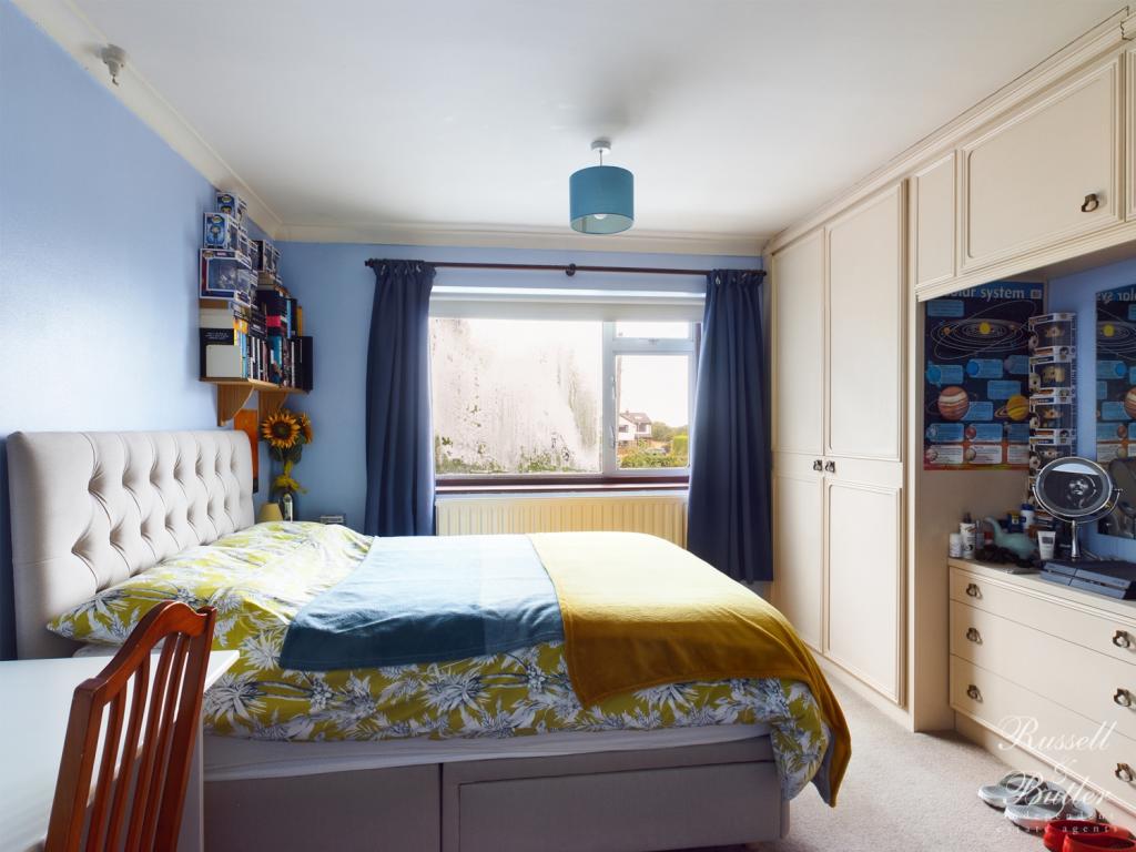 4 bedroom detached house for sale in Manor Park, Maids Moreton , MK18