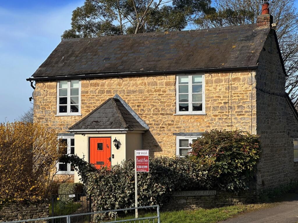 3 bedroom detached house for sale in Manor Road, Brackley., NN13