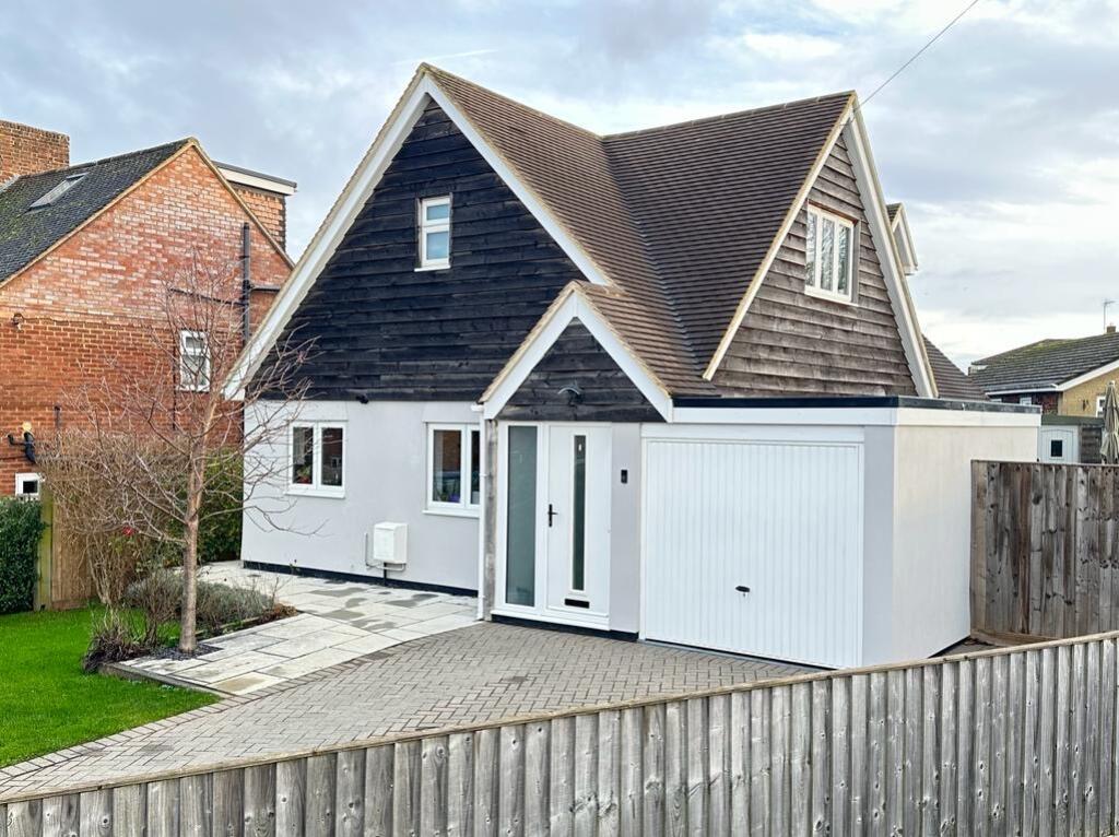 4 bedroom detached house for sale in Taurus Close, Steeple Claydon, MK18