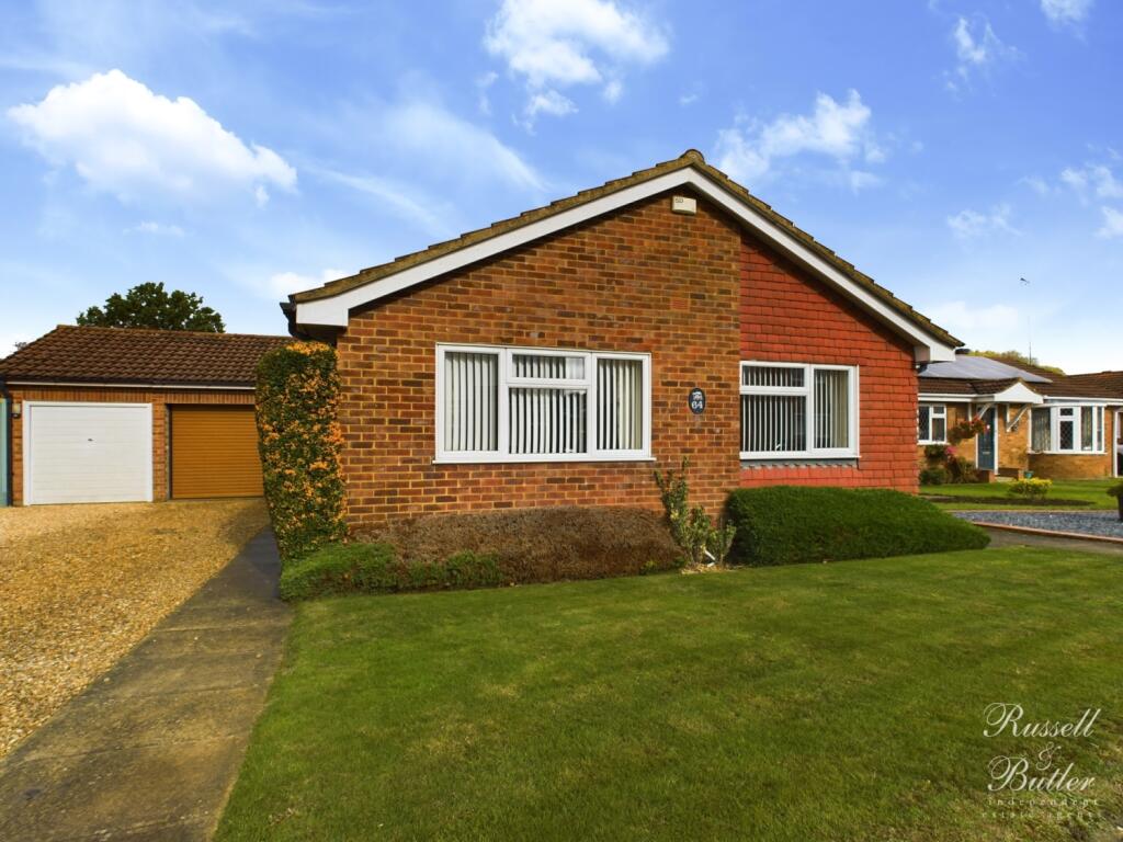 3 bedroom detached bungalow for sale in Magpie Way, Winslow , MK18
