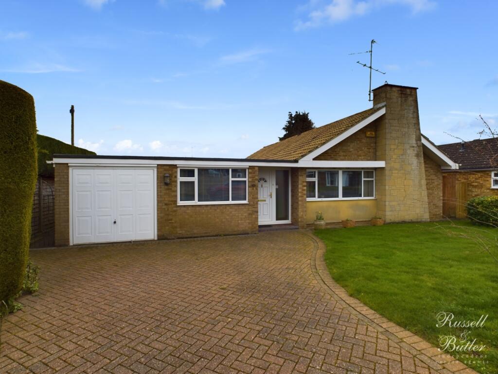 3 bedroom detached bungalow for sale in Manor Park, Maids Moreton., MK18