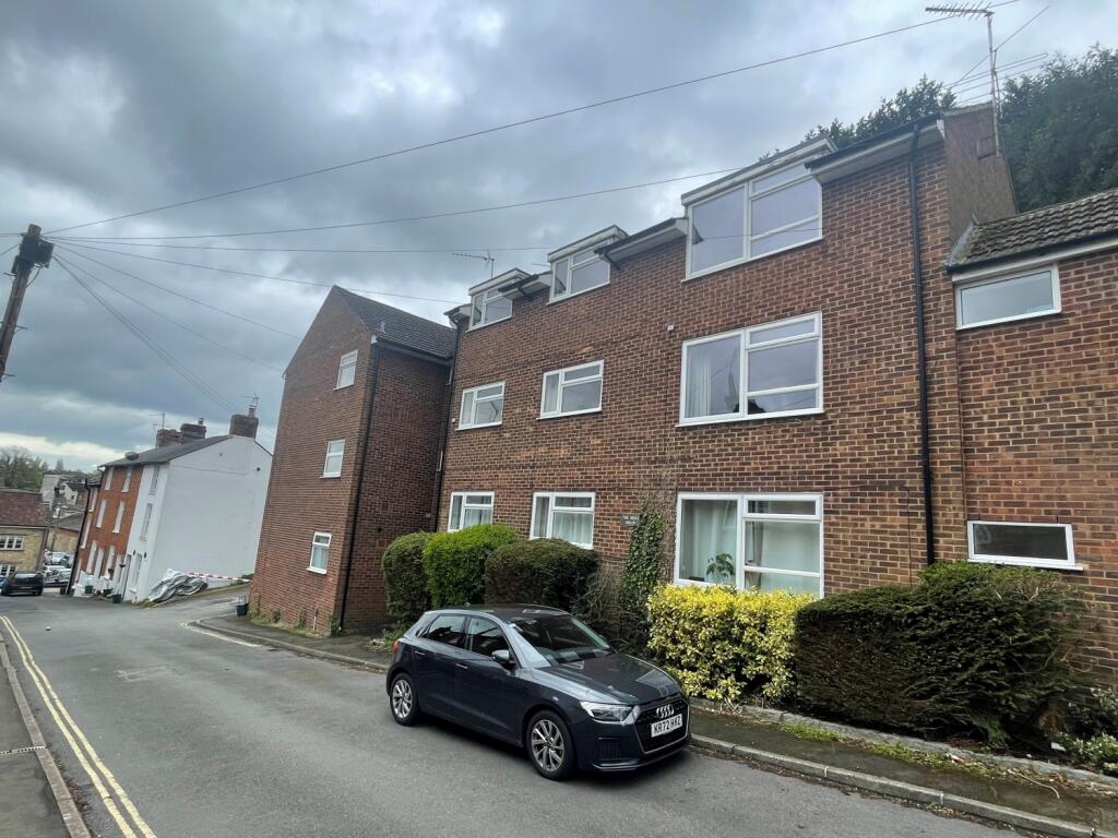 2 bedroom flat for sale in Moat House Flats, Buckingham, MK18
