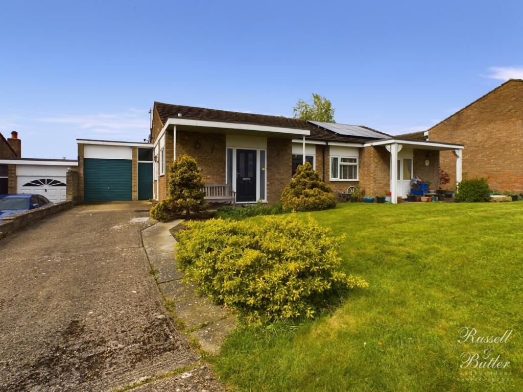 2 bedroom semidetached bungalow for sale in Denham View, Granborough