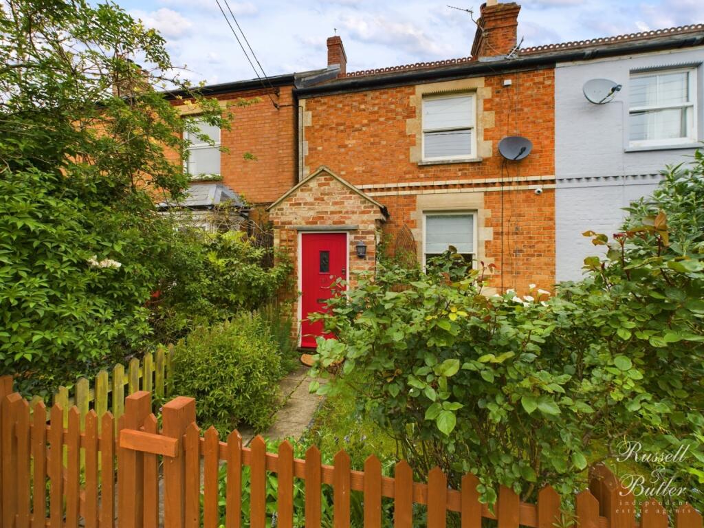 2 bedroom cottage for sale in West Street, Steeple Claydon , MK18