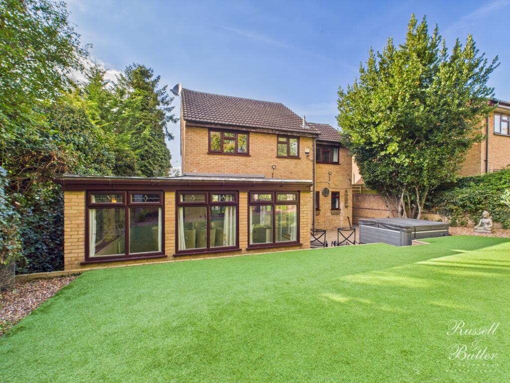 Main image of property: Middlefield Close, Buckingham, Buckinghamshire, MK18