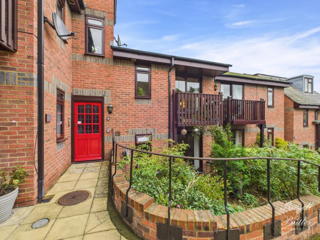 Main image of property: Paynes Court, High Street, Buckingham, Buckinghamshire, MK18