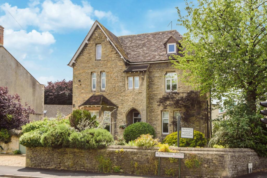 6 bedroom house for sale in Victoria Road, Cirencester, Gloucestershire