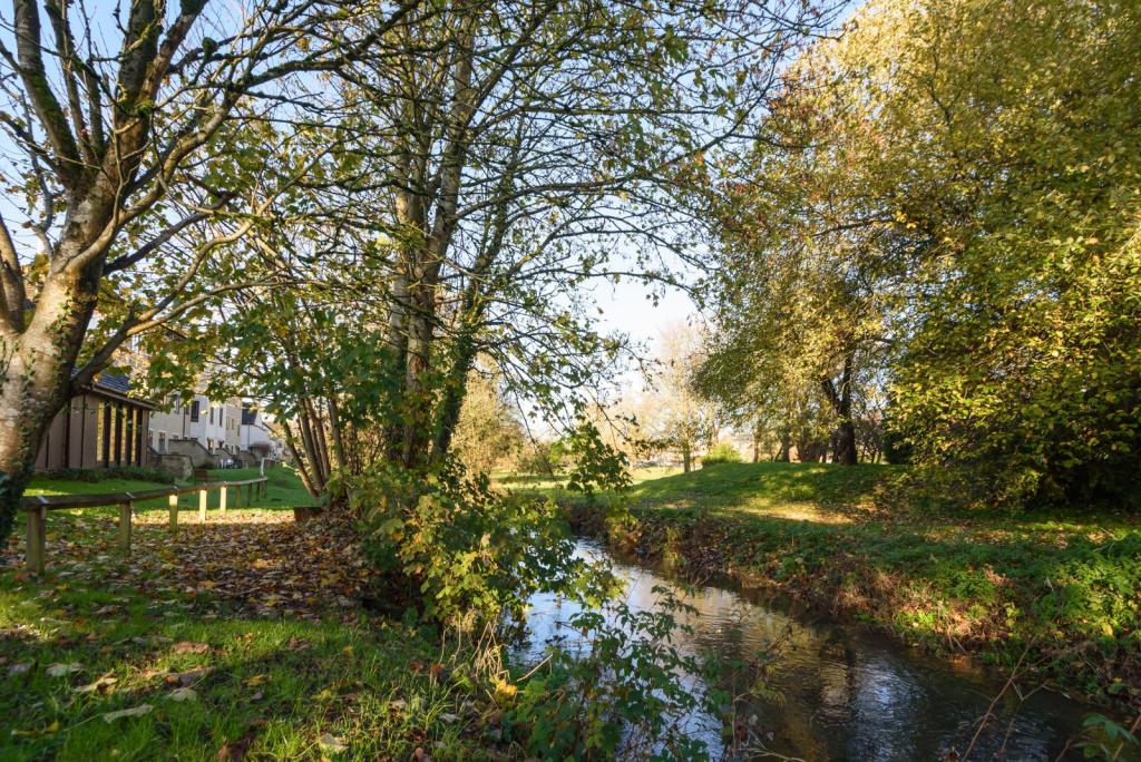 2 bedroom apartment for sale in Barclay Court, Trafalgar Road