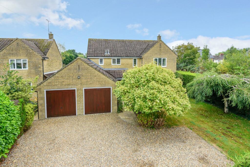 4 bedroom detached house for sale in Silver Street, Malmesbury